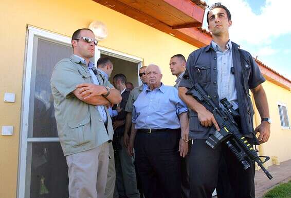 רה"מ שרון ז"ל באתר ניצנים, 2005 // צילום: אי.פי